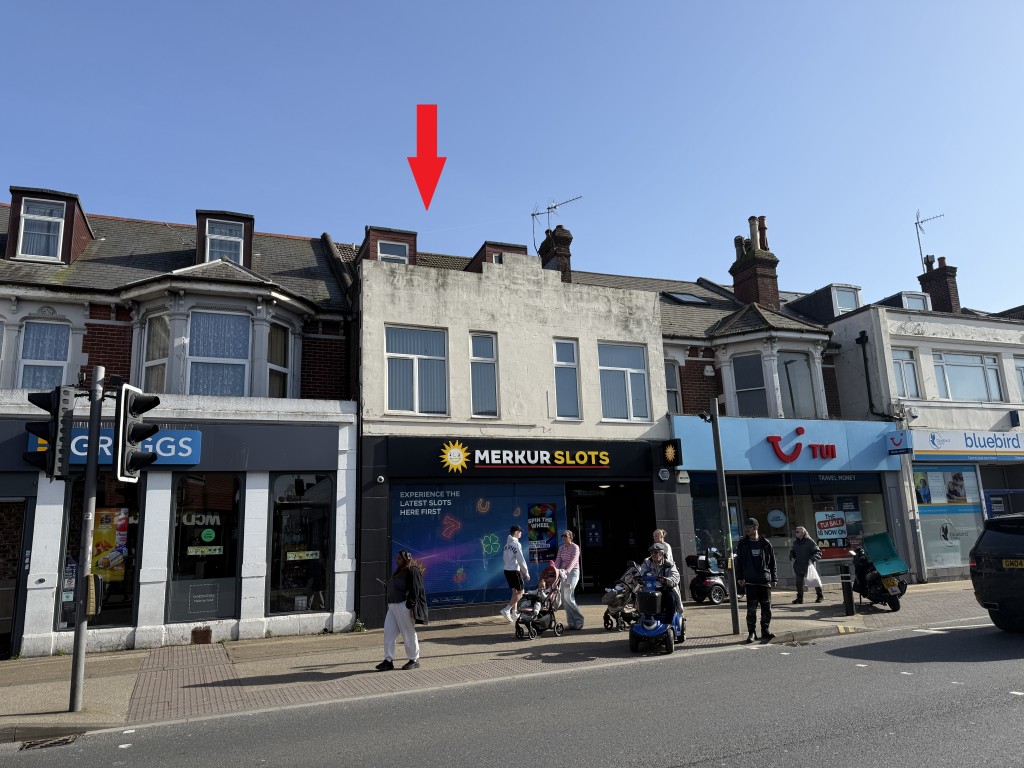 Lot: 122 - VACANT ONE-BEDROOM FLAT - Flat on main road